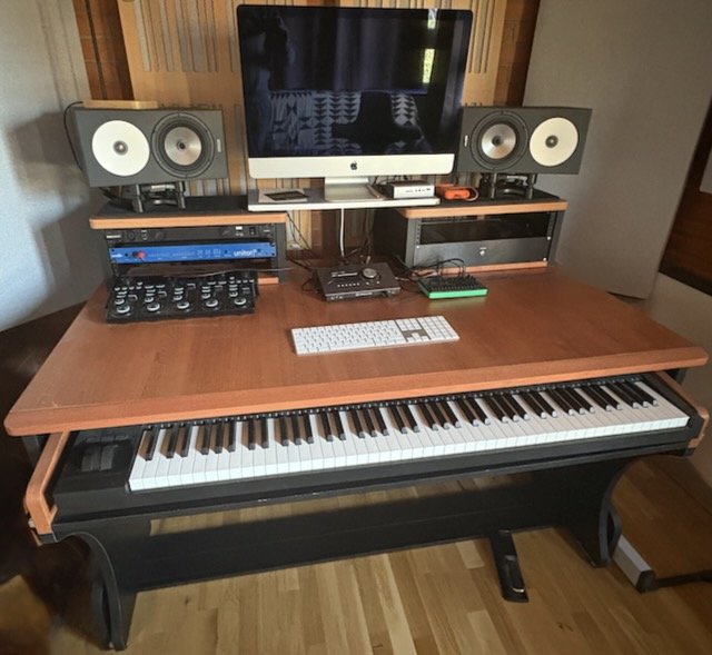 Zaor Miza 88 Cherry con dos Gripracks 4