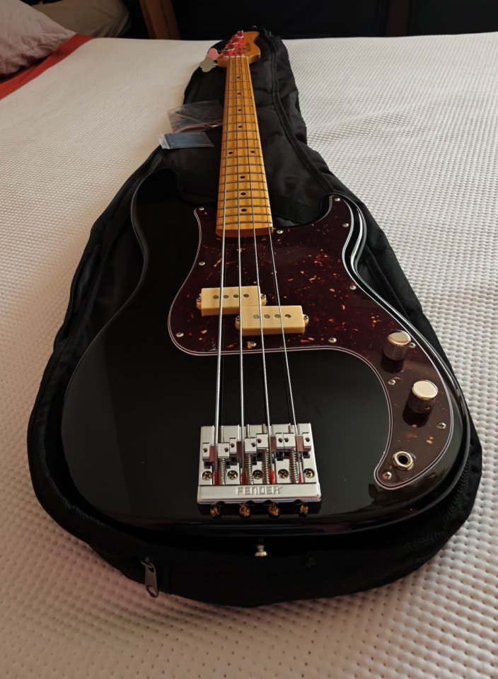 Fender Precision Sire P5 Black Bass de segunda mano · Foto 4 de 10 · Lugo · 490 €
