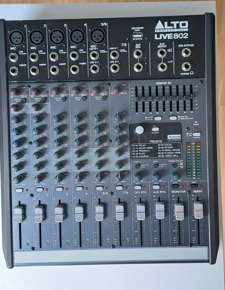 Alto Professional Live 802 de segunda mano · Foto 1 de 4 · Barcelona · 145 €