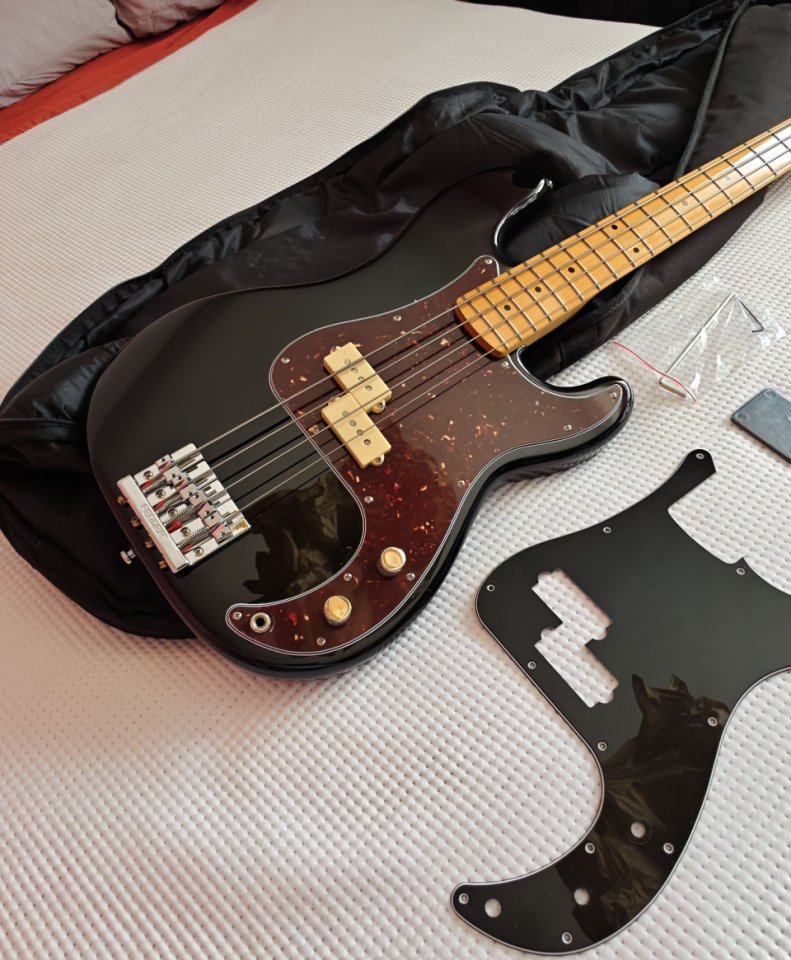 Fender Precision Sire P5 Black Bass de segunda mano · Foto 5 de 10 · Lugo · 490 €