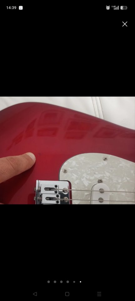 Fender squier stratocaster mejorada con amplificador Fender Mustang I V2