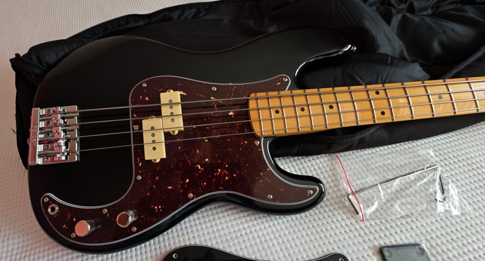 Fender Precision Sire P5 Black Bass de segunda mano · Foto 6 de 10 · Lugo · 490 €