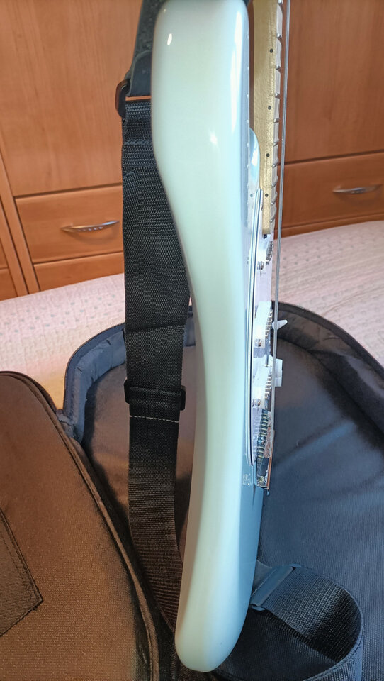 Sterling Cutlass CT30 SSS