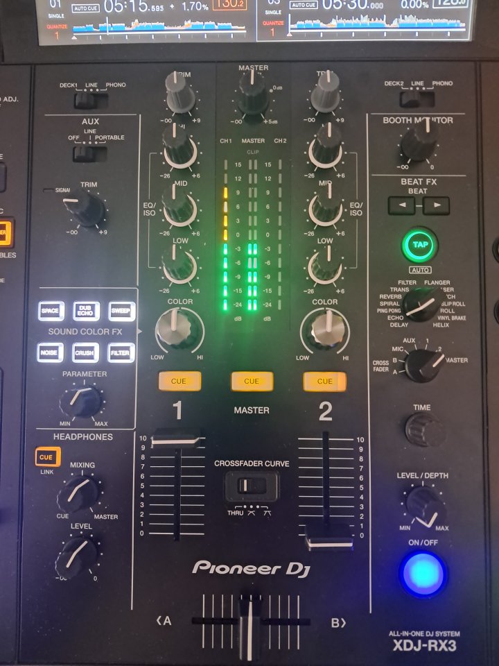 Pioneer XDJ-RX3 + UDG Creator  XDJ-RX3 + Cascos SENNHEISER HD 25 LIGHT