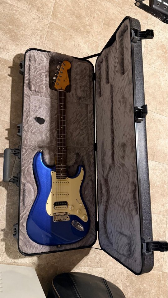 Fender American Ultra Stratocaster HSS de segunda mano · Foto 4 de 9 · Cáceres · 2000 €