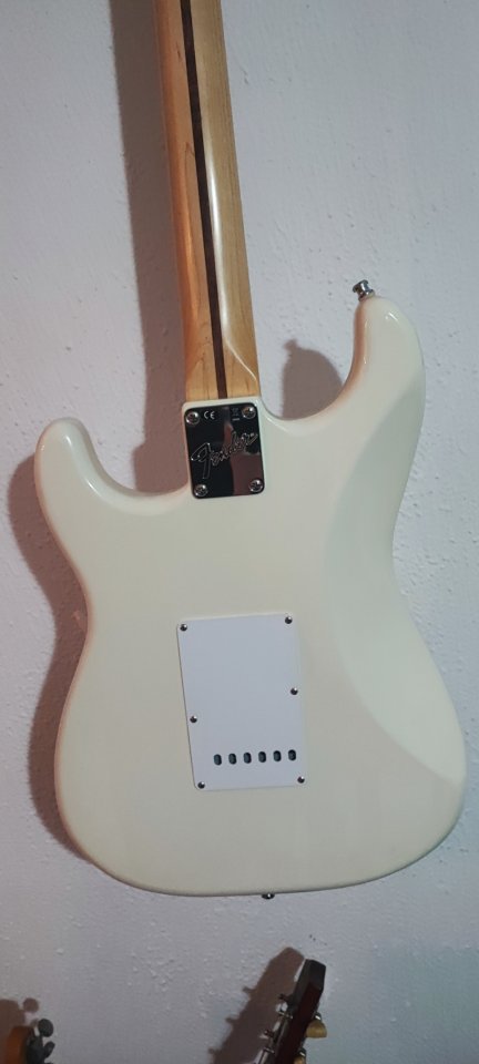 Fender Stratocaster Performer Artic White