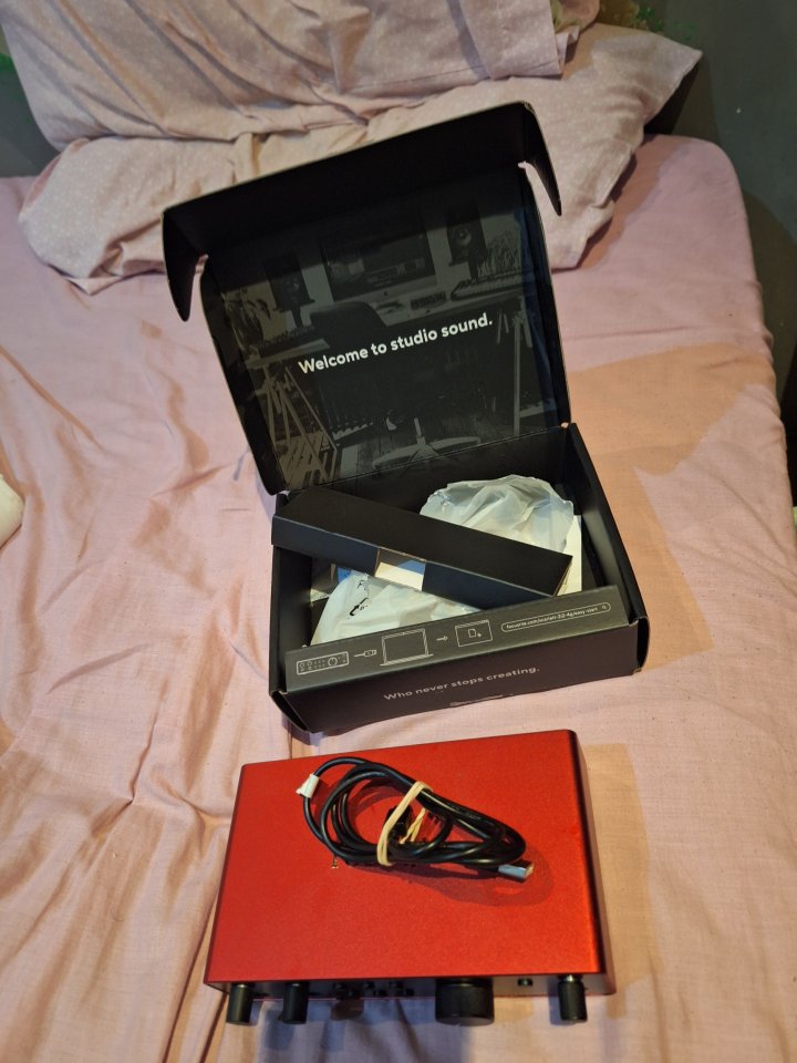 Interfaz focusrite 2i2:4 generación de segunda mano · Foto 6 de 10 · Castellón · 110 €