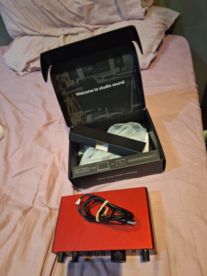 Interfaz focusrite 2i2:4 generación de segunda mano · Foto 7 de 10 · Castellón · 110 €