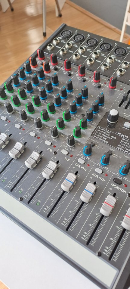 Alto Professional Live 802 de segunda mano · Foto 4 de 4 · Barcelona · 145 €