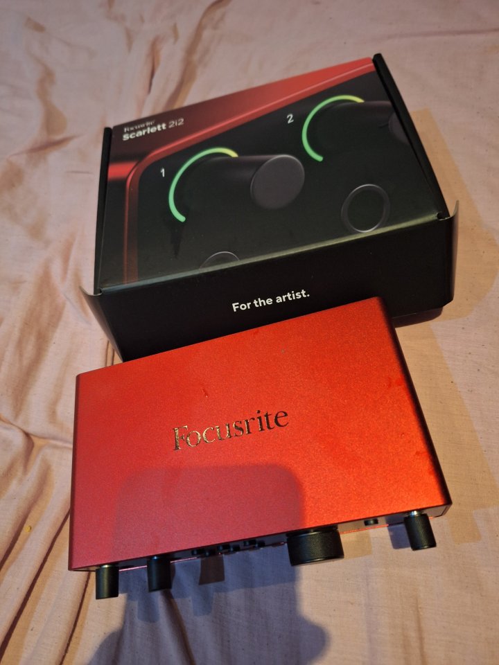 Interfaz focusrite 2i2:4 generación de segunda mano · Foto 8 de 10 · Castellón · 110 €