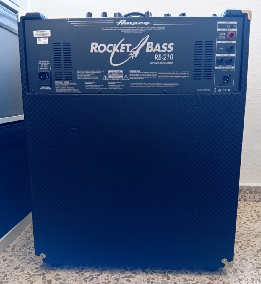 Amplificador Ampeg Rocket Bass RB -210 de segunda mano · Foto 2 de 5 · Málaga · 500 €