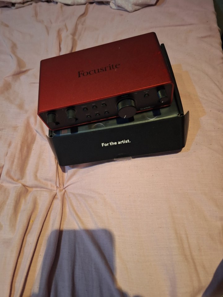 Interfaz focusrite 2i2:4 generación de segunda mano · Foto 9 de 10 · Castellón · 110 €