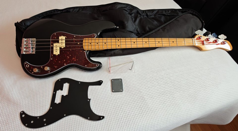 Fender Precision Sire P5 Black Bass de segunda mano · Foto 9 de 10 · Lugo · 490 €