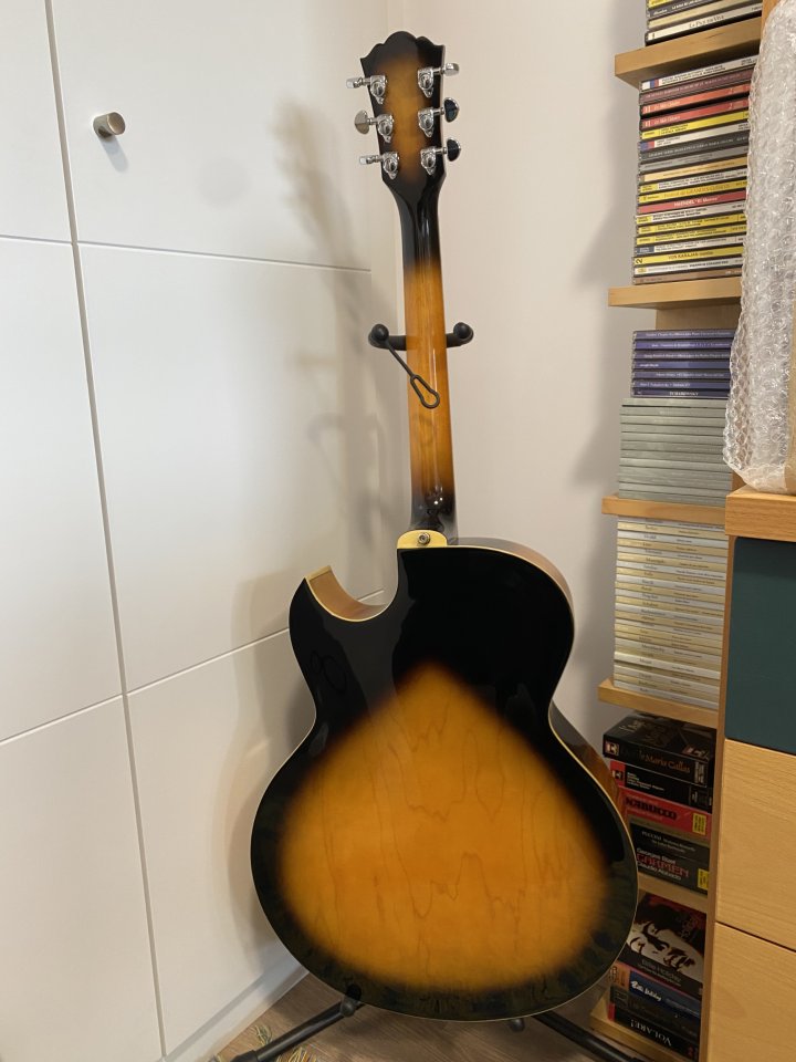 Guitarra Washburn J-3 TS Hollow Body tipo Gibson ES-175