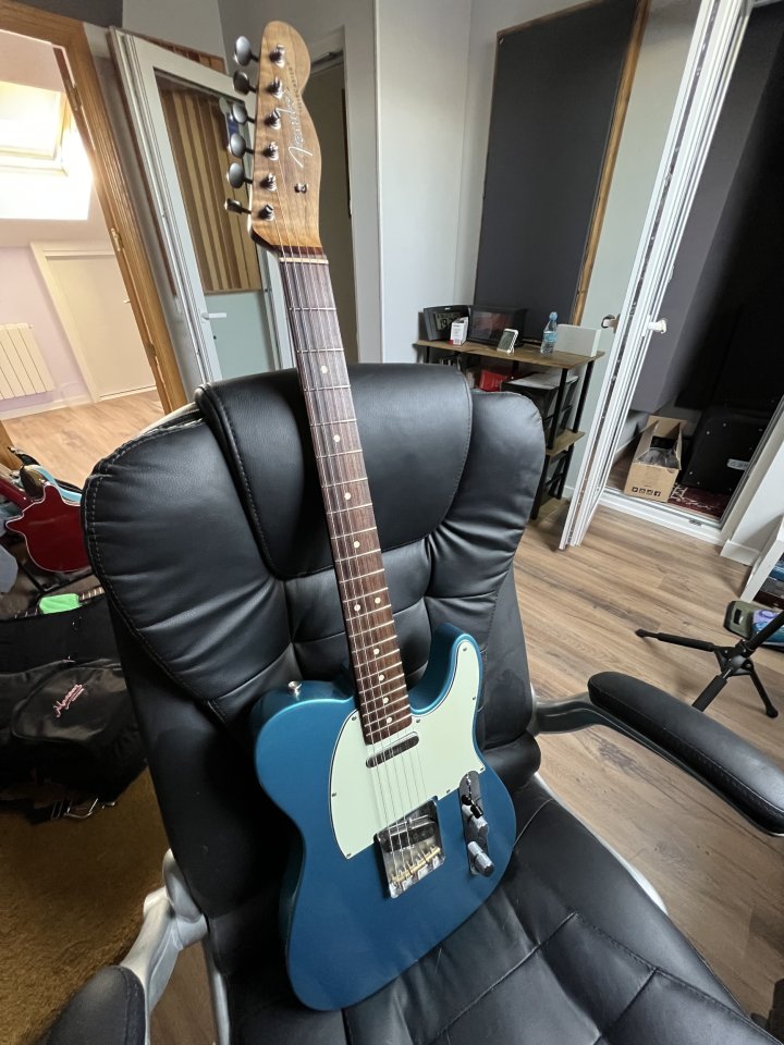 Vendo Fender Telecaster Vintera con mejoras de segunda mano · Foto 1 de 10 · Madrid · 1100 €