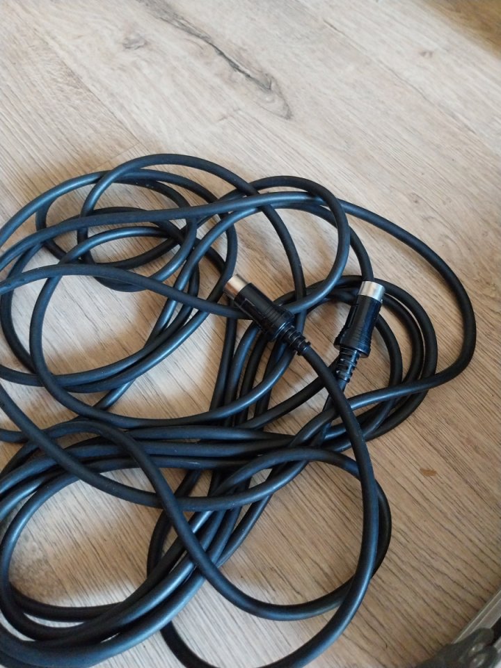 (TC HELICON Harmony-G XT) (Y  ROLAND GR-33)