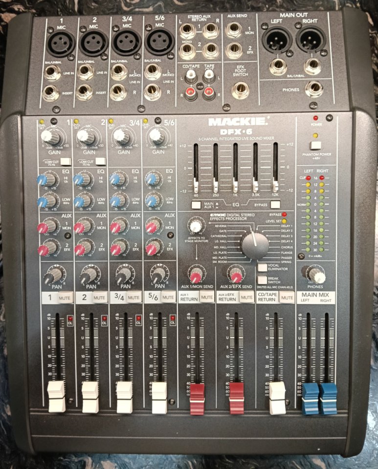 Mesa de mezclas MACKIE DFX-6 de segunda mano · Foto 1 de 8 · Madrid · 125 €