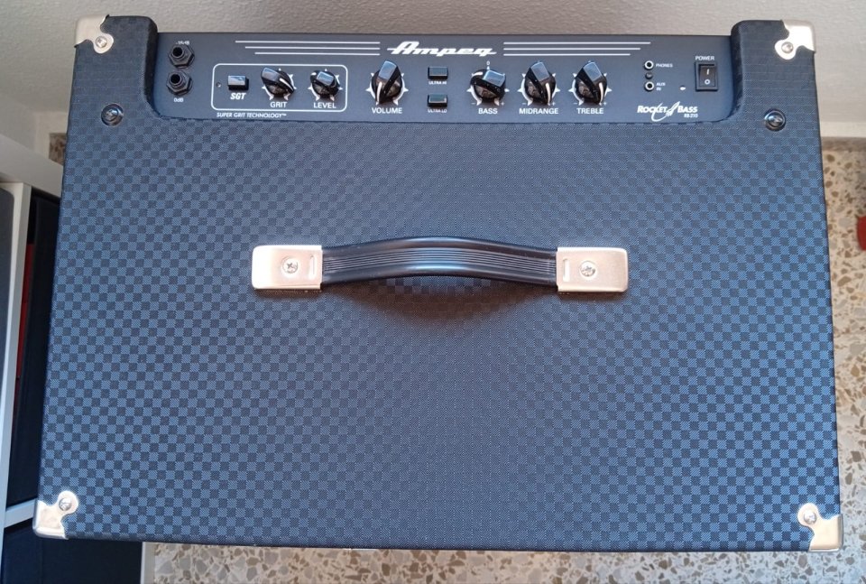 Amplificador Ampeg Rocket Bass RB -210 de segunda mano · Foto 5 de 5 · Málaga · 500 €