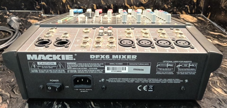 Mesa de mezclas MACKIE DFX-6 de segunda mano · Foto 2 de 8 · Madrid · 125 €