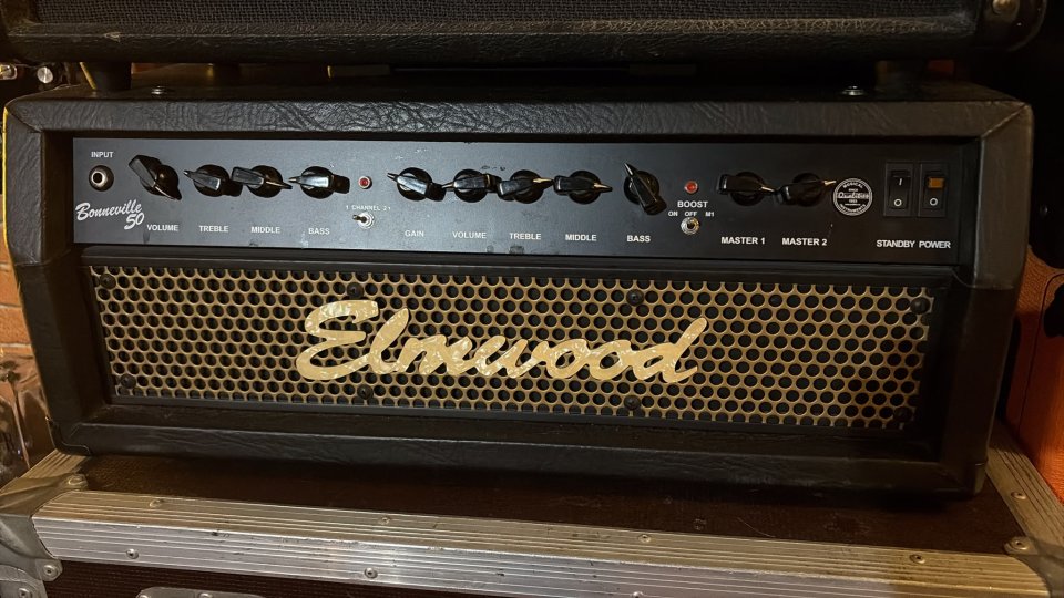 Elmwood Bonneville 50 Head + Flight Case + PANTALLA CELESTION 212 V30 de segunda mano · Foto 1 de 4 · Alicante · 800 €