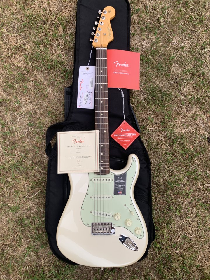 Fender American Professional classic Stratocaster (edición limitada) de segunda mano · Foto 1 de 4 · Cantabria · 1550 €