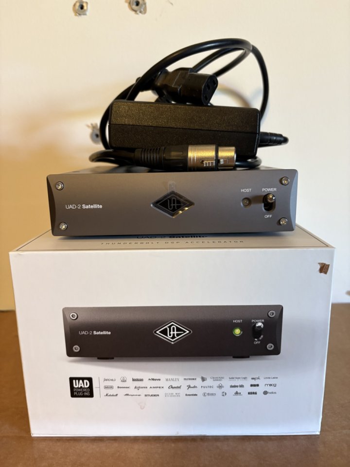 Universal Audio Satellite Octo Core Thunderbolt de segunda mano · Foto 1 de 4 · Barcelona · 700 €