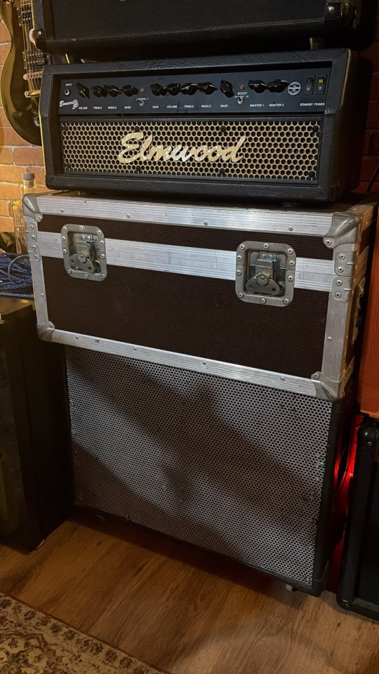 Elmwood Bonneville 50 Head + Flight Case + PANTALLA CELESTION 212 V30 de segunda mano · Foto 2 de 4 · Alicante · 800 €