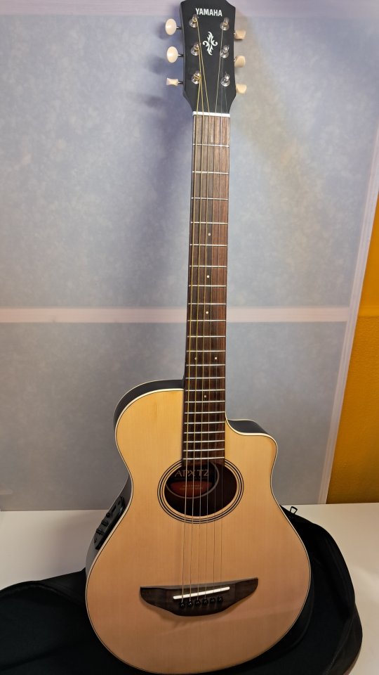 Guitarra acutica de viaje Yamaha apxt2 de segunda mano · Foto 2 de 9 · Murcia · 160 €