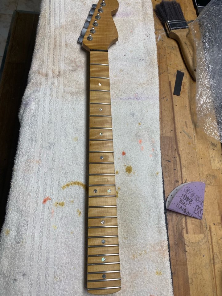 Mastil arce flameado