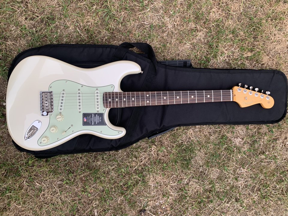 Fender American Professional classic Stratocaster (edición limitada) de segunda mano · Foto 2 de 4 · Cantabria · 1550 €