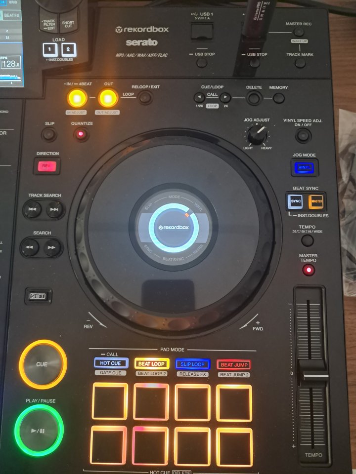 Pioneer XDJ-RX3 + UDG Creator  XDJ-RX3 + Cascos SENNHEISER HD 25 LIGHT