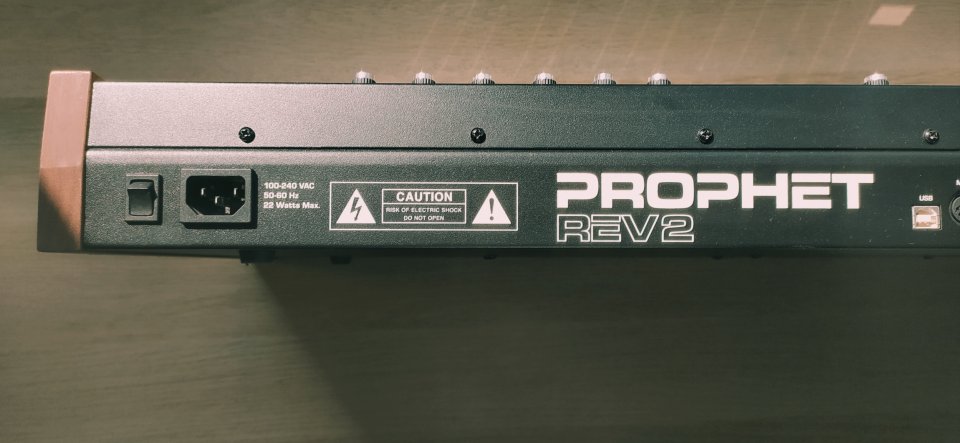 Sequential PROPHET REV2-8 de segunda mano · Foto 4 de 7 · Asturias · 1800 €