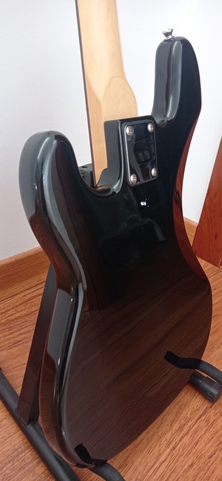 Bajo eléctrico Aria STB Series de segunda mano · Foto 4 de 8 · Cuenca · 130 €