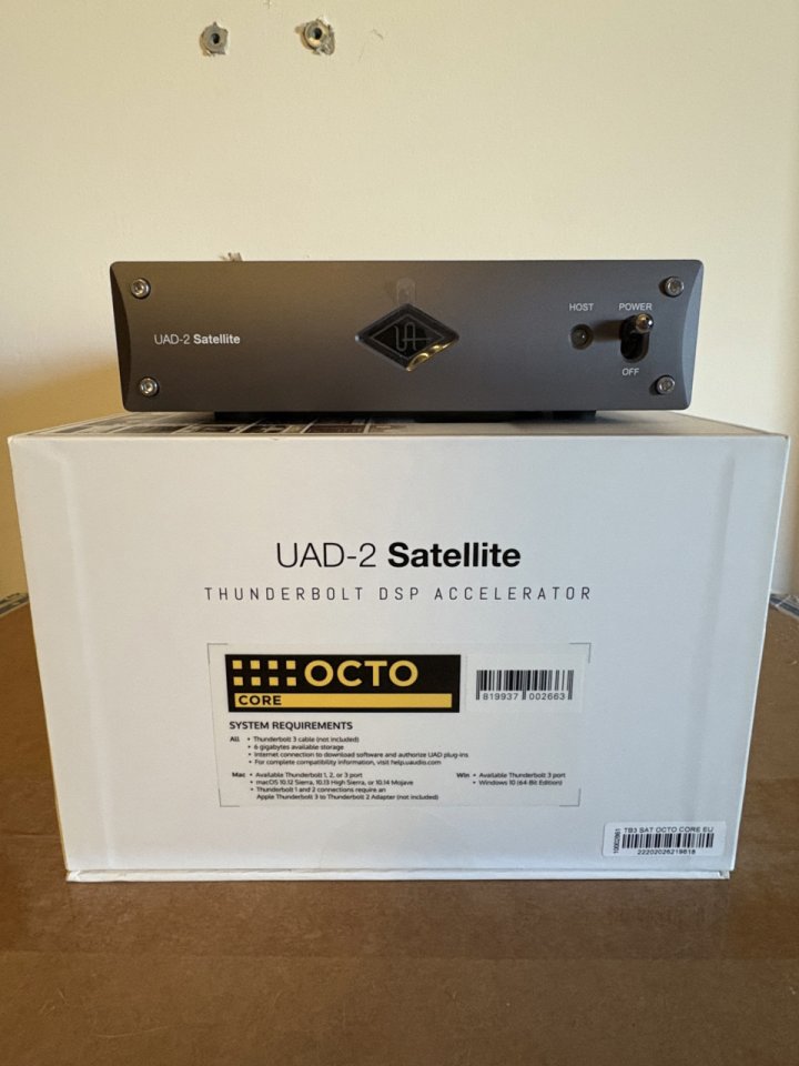 Universal Audio Satellite Octo Core Thunderbolt de segunda mano · Foto 3 de 4 · Barcelona · 700 €