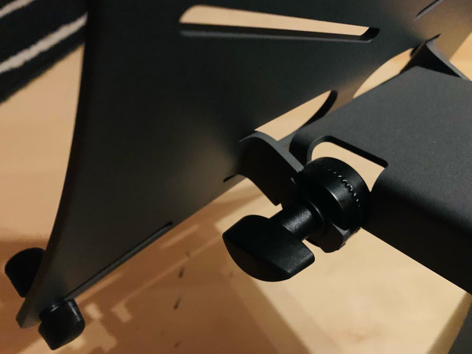 Soporte laptop k&M 12195