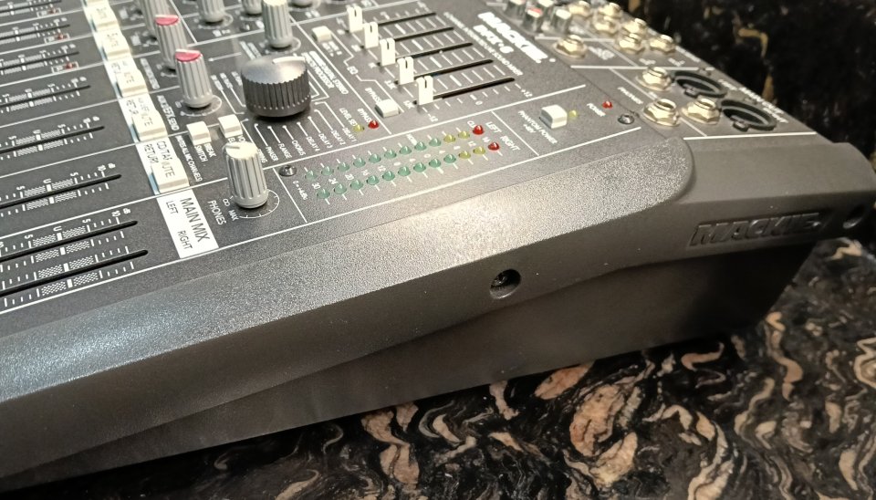 Mesa de mezclas MACKIE DFX-6 de segunda mano · Foto 7 de 8 · Madrid · 125 €
