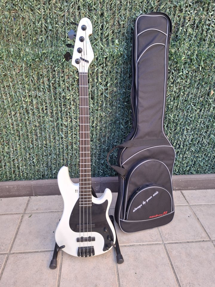 Sandberg California TT Martin Mendez. Acabado Virgin White Soft Aged de segunda mano · Foto 1 de 5 · Madrid · 1900 €