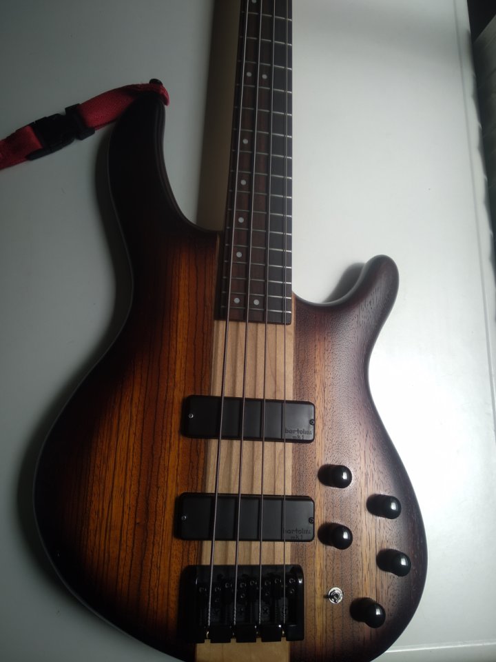Cort Artisan C4 Plus ZBMH de segunda mano · Foto 2 de 8 · Ourense · 200 €