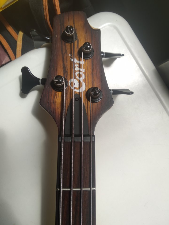 Cort Artisan C4 Plus ZBMH de segunda mano · Foto 3 de 8 · Ourense · 200 €