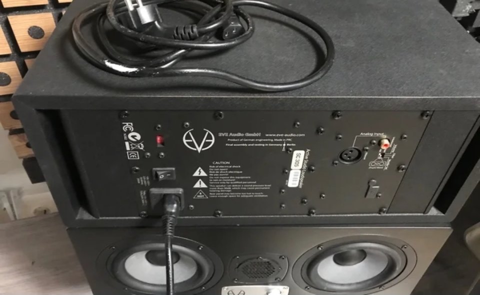 Altavoces eve audio sc305 de segunda mano · Foto 2 de 4 · Valencia · 1200 €