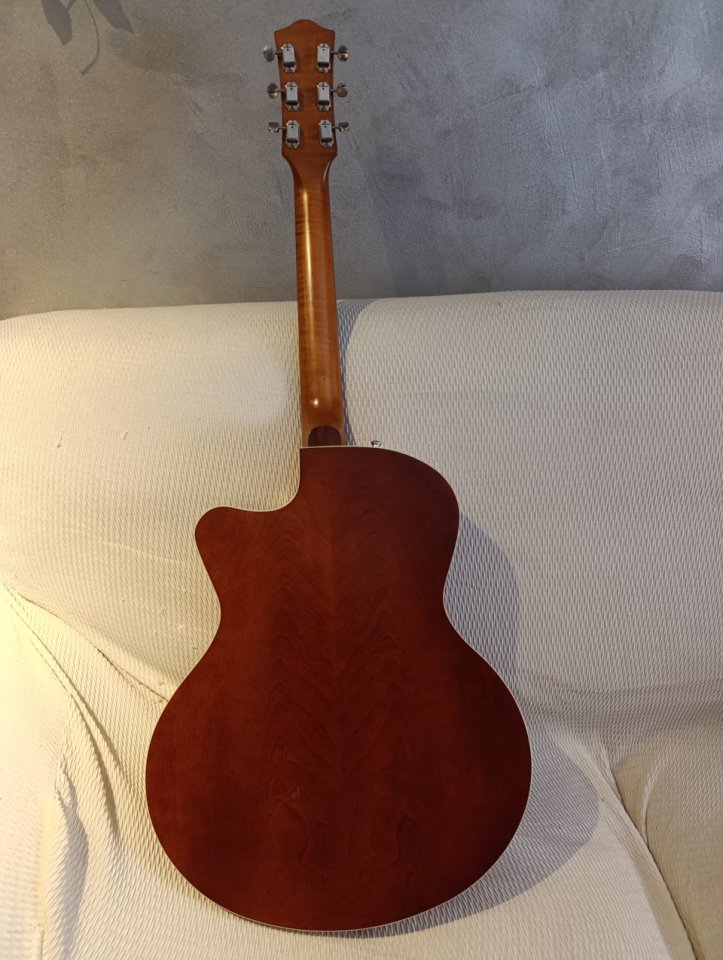 Guitarra Godin 5th Avenue Kingpin II de segunda mano · Foto 3 de 8 · Granada · 700 €