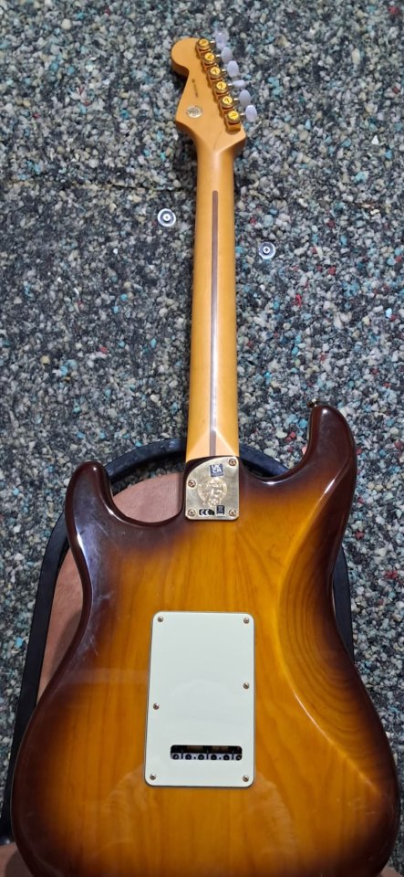 Guitarra Fender Estratocaster AM 75 Anniversary de segunda mano · Foto 3 de 10 · Cádiz · 1750 €