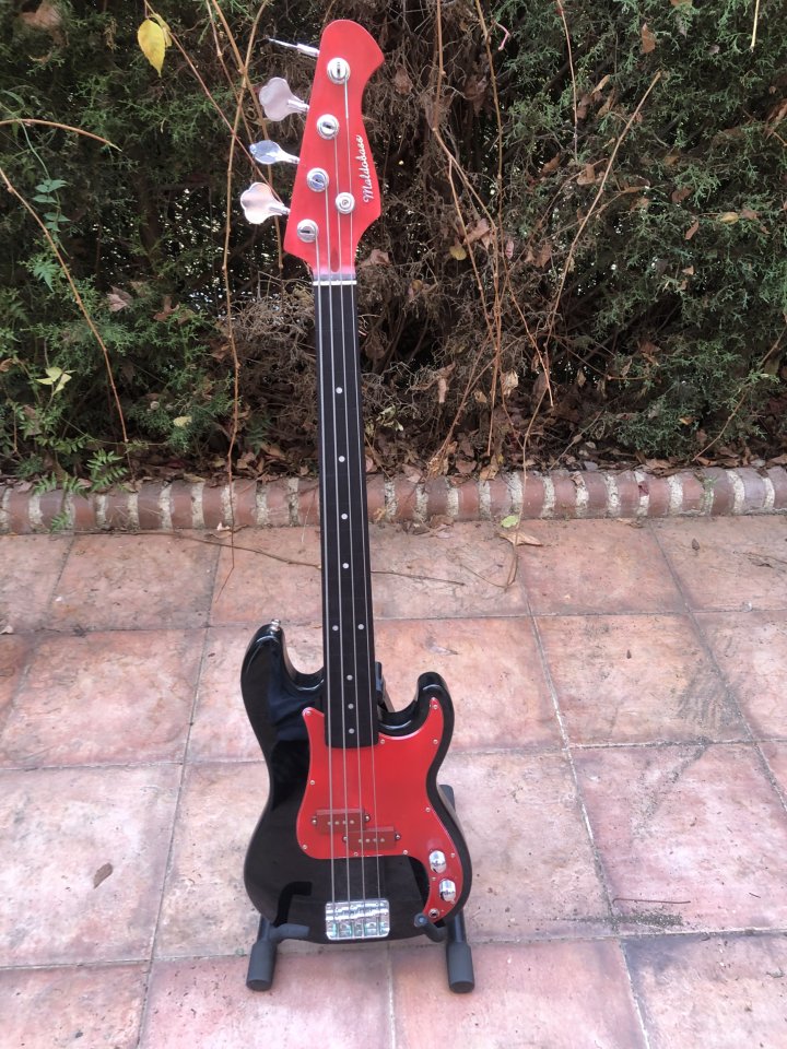 Bajo Fretless Escala Corta