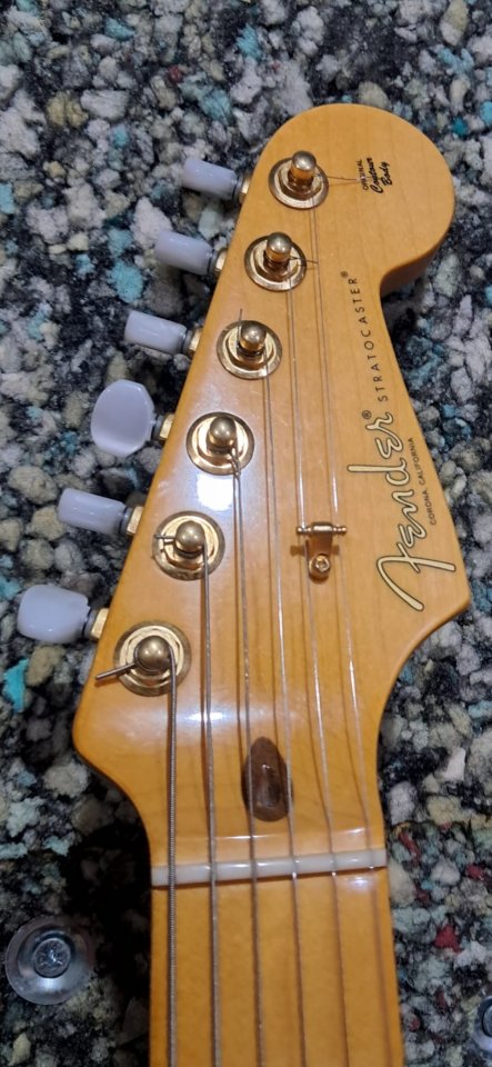 Guitarra Fender Estratocaster AM 75 Anniversary de segunda mano · Foto 8 de 10 · Cádiz · 1750 €