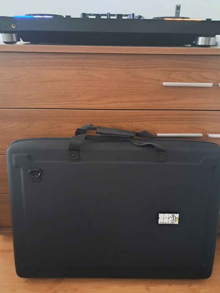 Pioneer XDJ-RX3 + UDG Creator  XDJ-RX3 + Cascos SENNHEISER HD 25 LIGHT