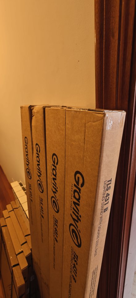 Pack soporte de iluminación/altavoces Gravity TLS431B + funda BGDBLS331 de segunda mano · Foto 6 de 8 · Lugo · 195 €