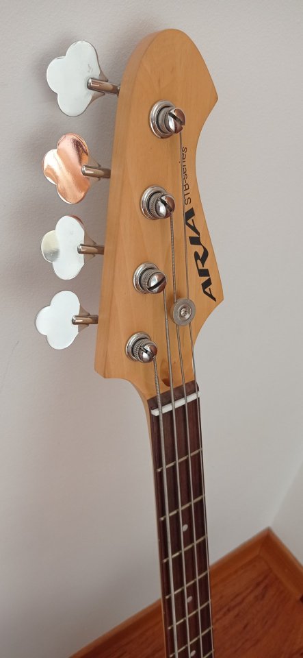 Bajo eléctrico Aria STB Series de segunda mano · Foto 5 de 8 · Cuenca · 130 €