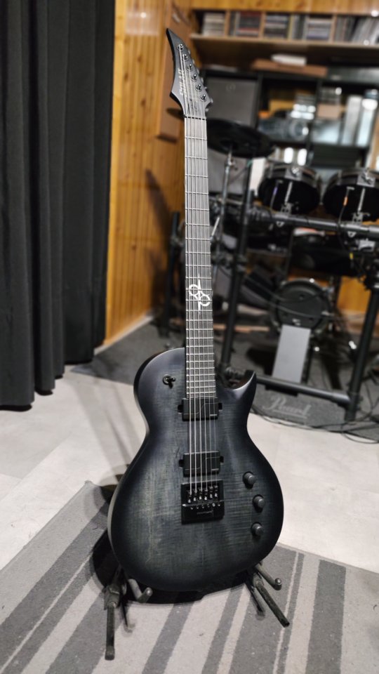 Guitarra barítona Solar GC1.6AFBB-27 NUEVA