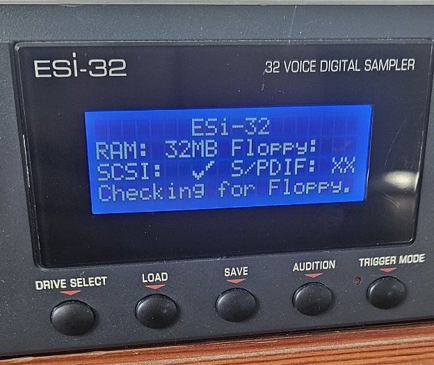 Sampler rack E-mu ESI-32 32 MB led display de segunda mano · Foto 2 de 8 · Sevilla · 153 €