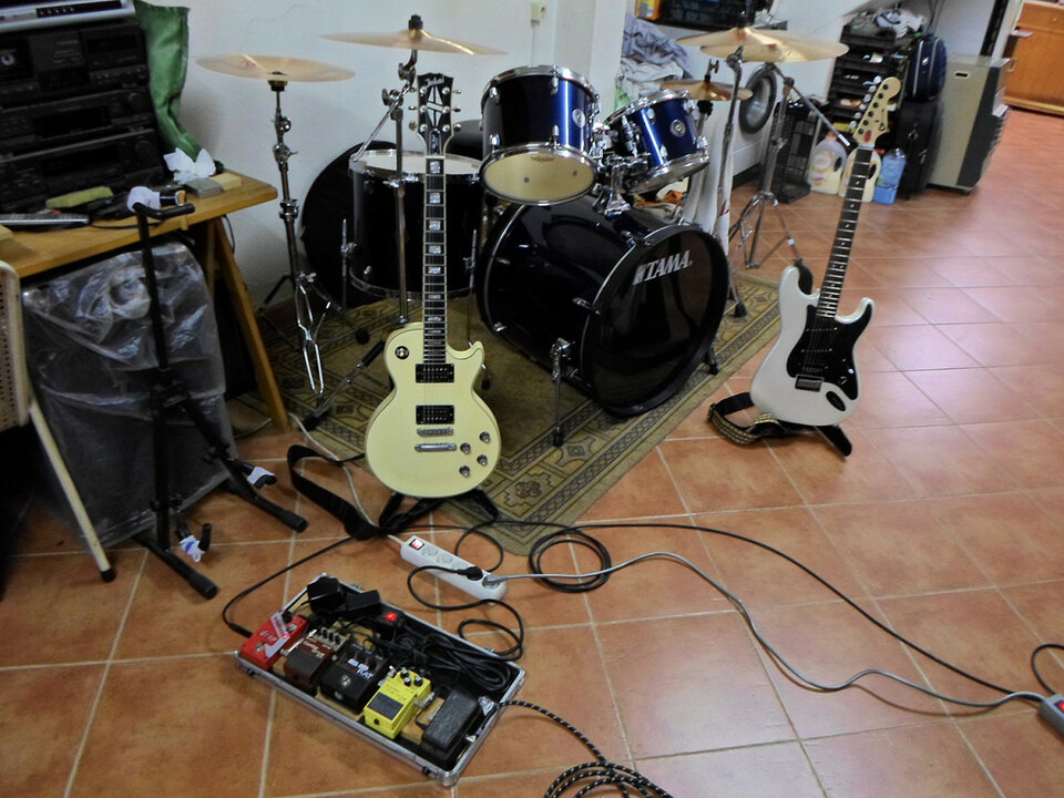 Buscamos bajista sierra de Madrid.